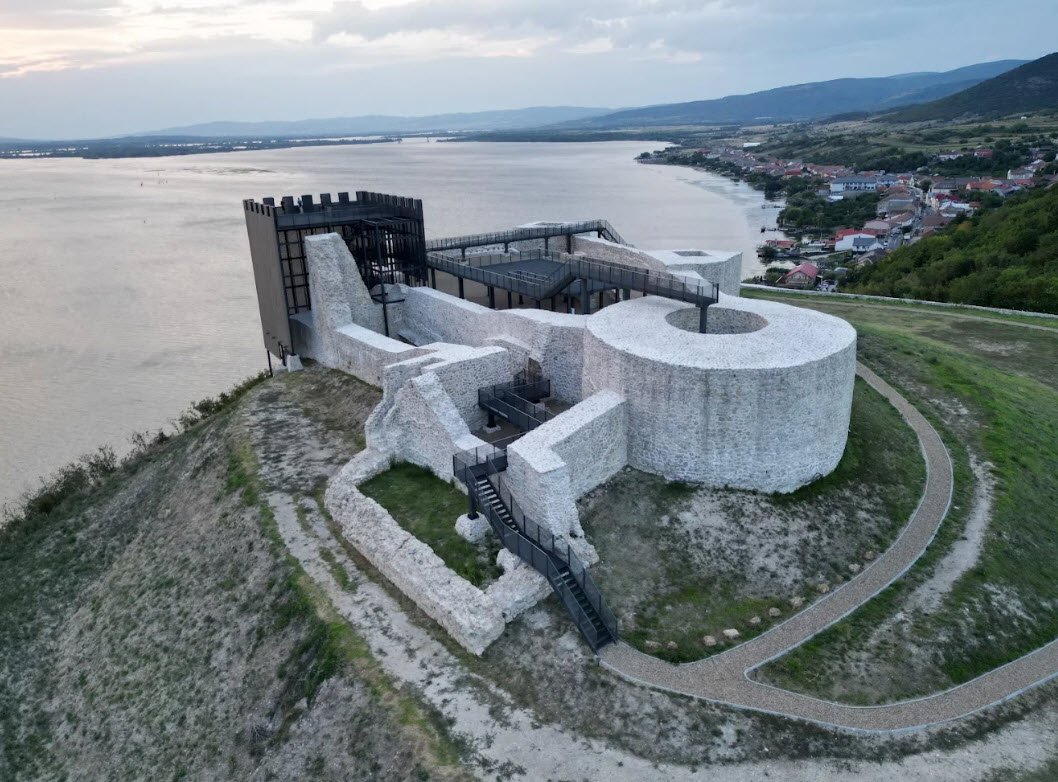 Laszlovar Fortress, Lászlóvára, Romania, Romania